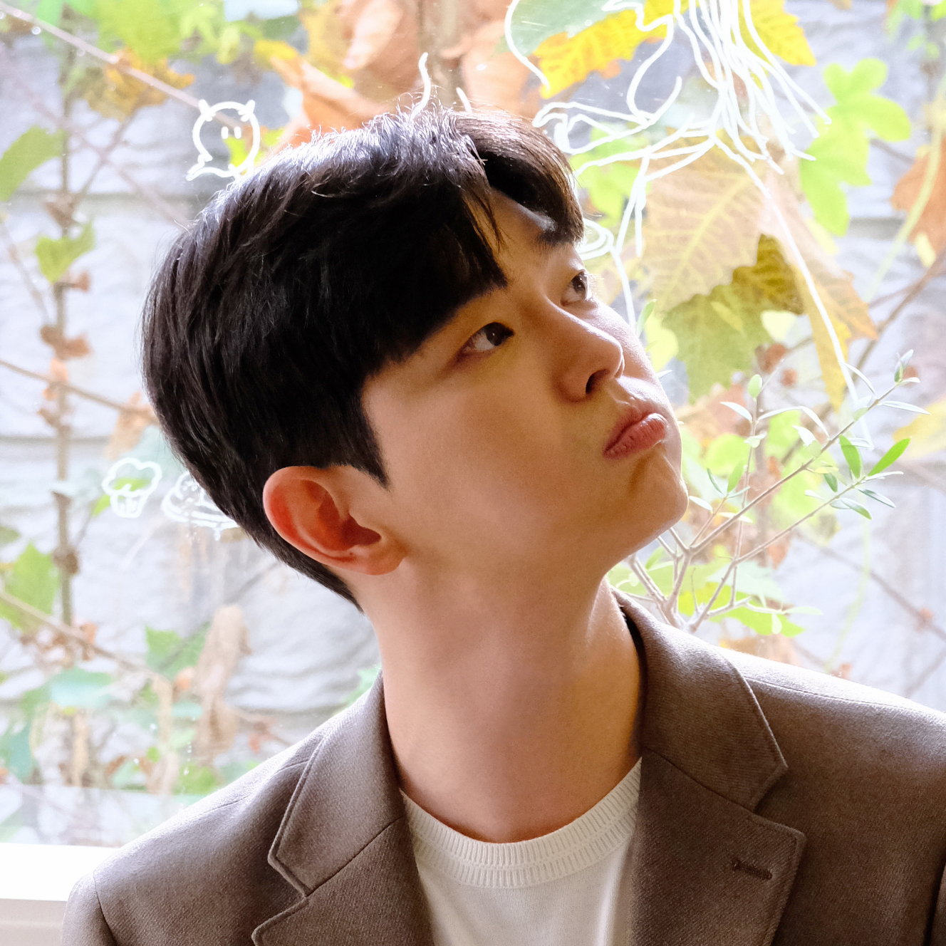 A moment captured by a fan of Yoon Kyunsang