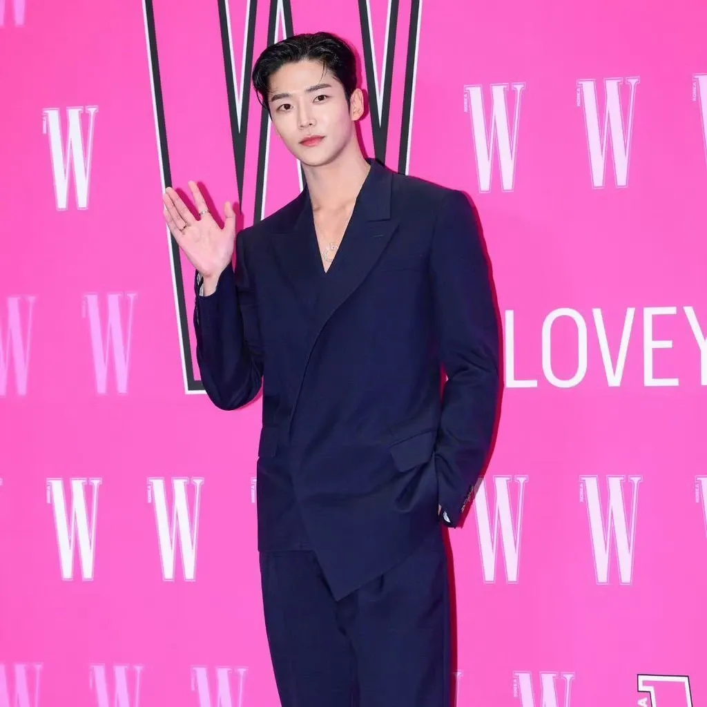 Foto terbaru dari Rowoon
