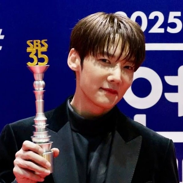 Foto profil populer Choi Jinhyuk yang disukai penggemar
