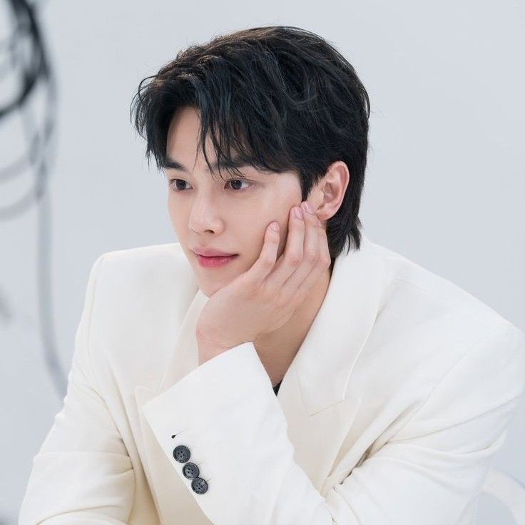 Latest photo of Song Kang