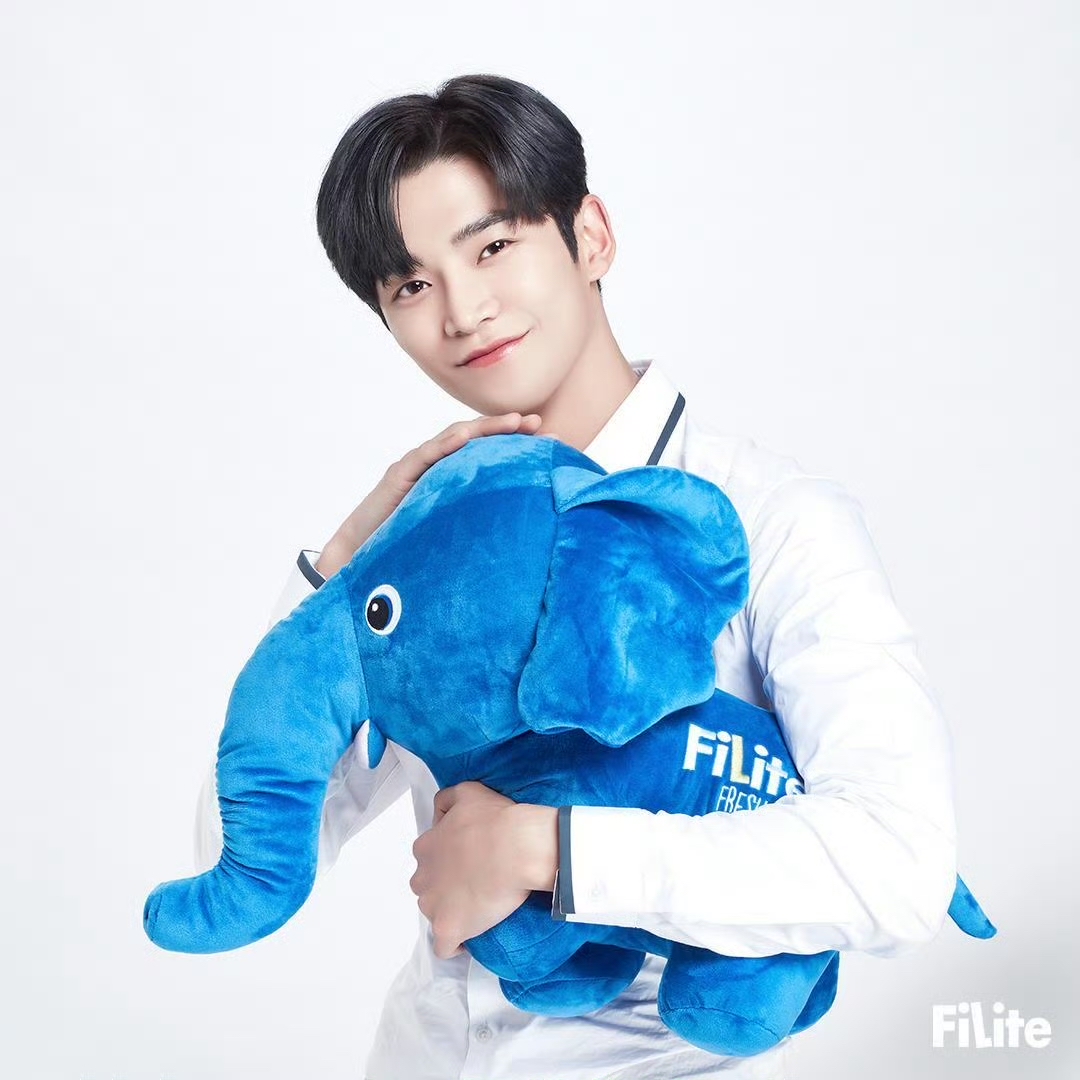 로운의 최신 사진