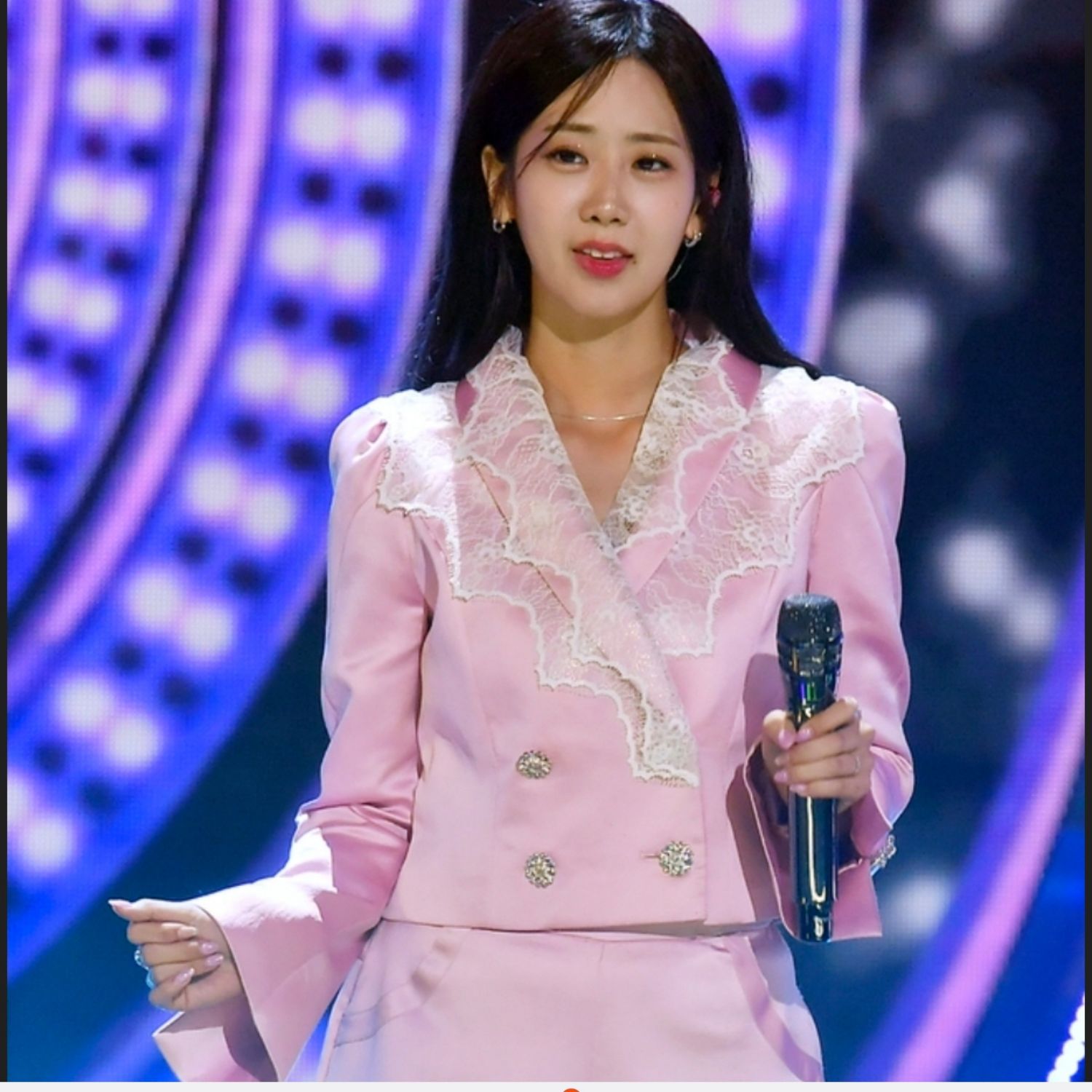 A moment captured by a fan of Kang Hyeyeon