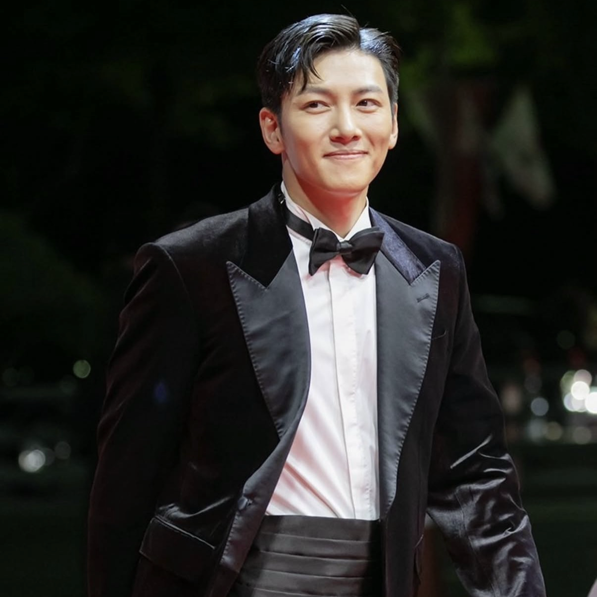 Behind-the-scenes cut of Ji Changwook