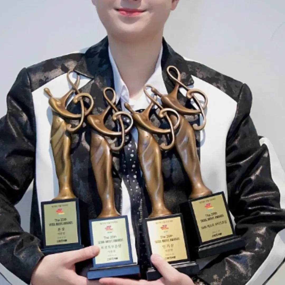 Behind-the-scenes cut of Lee Chanwon
