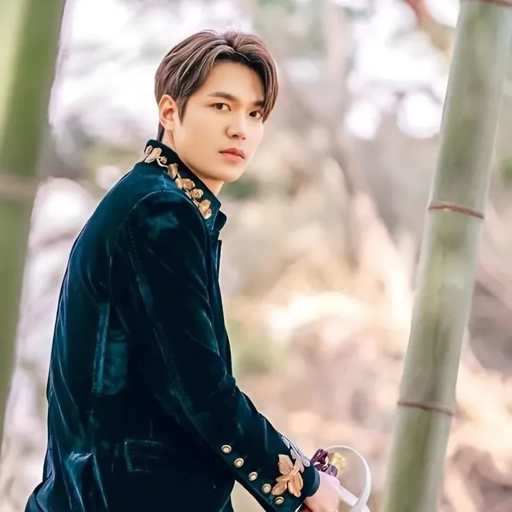 粉絲拍下的李敏鎬瞬間