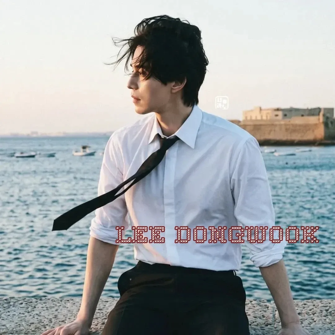 A moment captured by a fan of Lee Dongwook