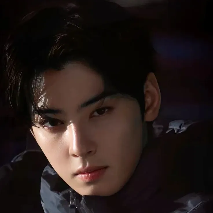 Recent activity shot of Cha Eunwoo