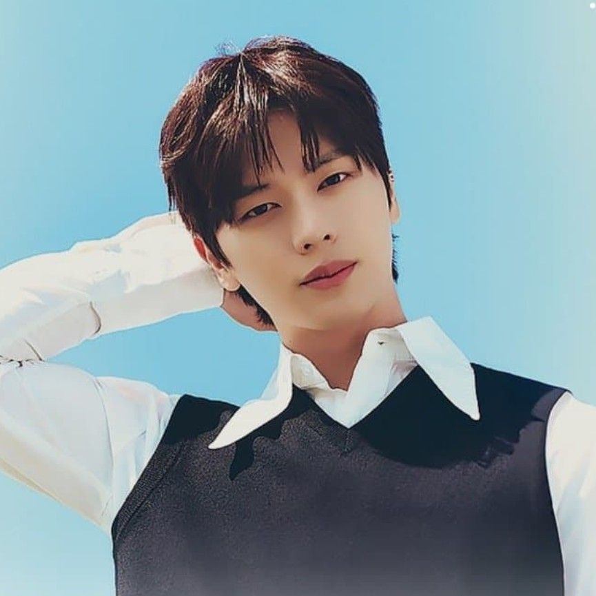 A moment captured by a fan of Yook Sungjae