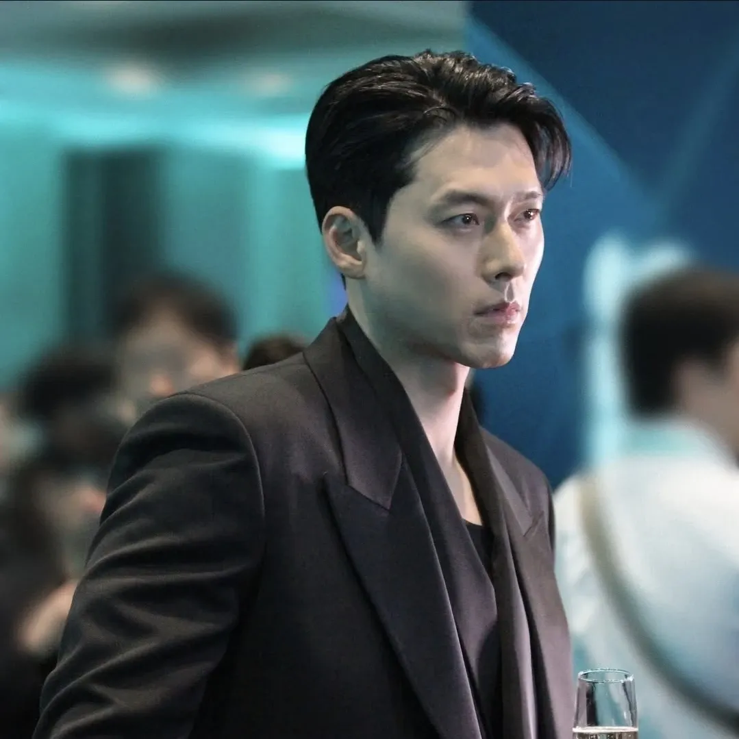 Momen yang diabadikan oleh penggemar Hyun Bin