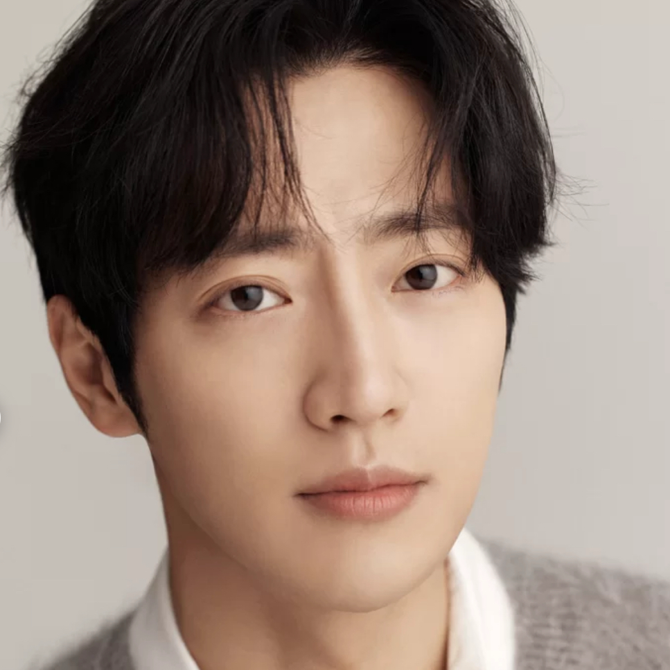 Behind-the-scenes cut of Lee Sangyeob