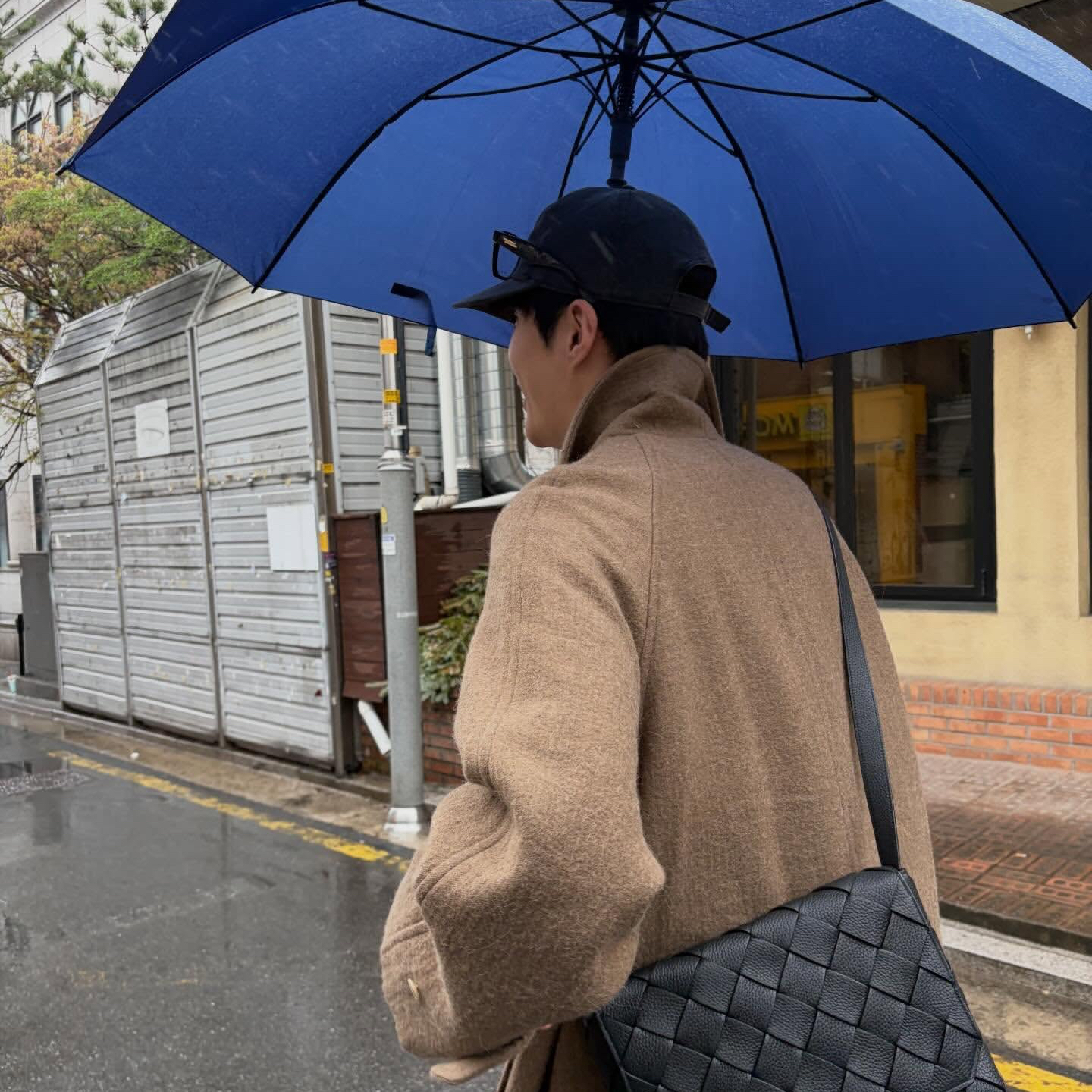 Behind-the-scenes cut of Kim Seonho