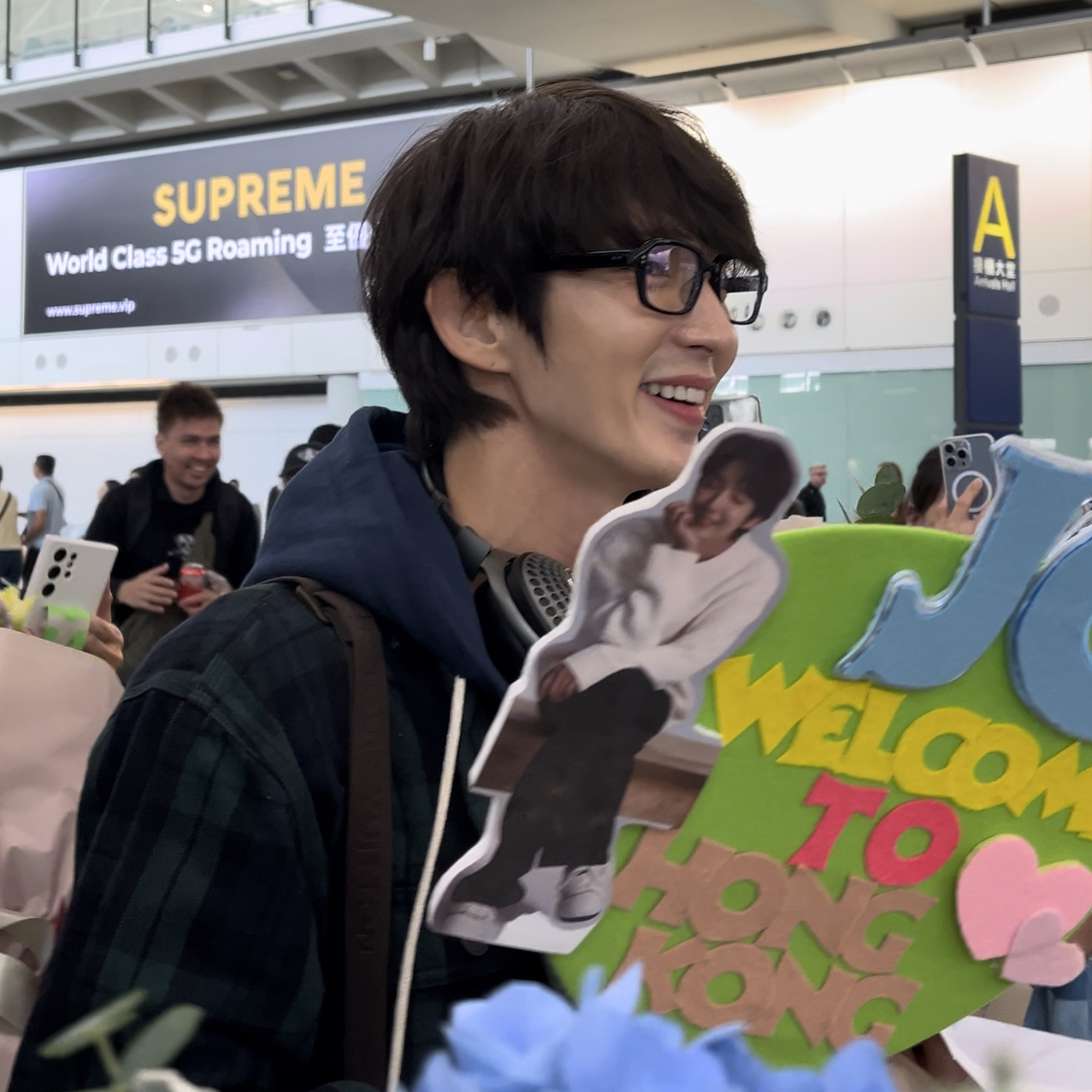 Behind-the-scenes cut of Lee Joongi