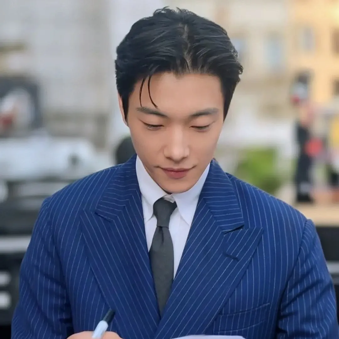 A moment captured by a fan of Woo Dohwan