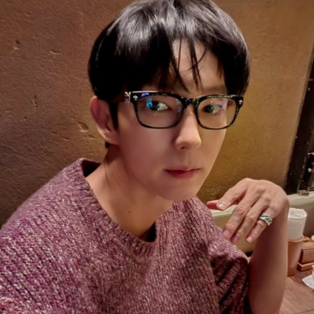 A moment captured by a fan of Lee Joongi