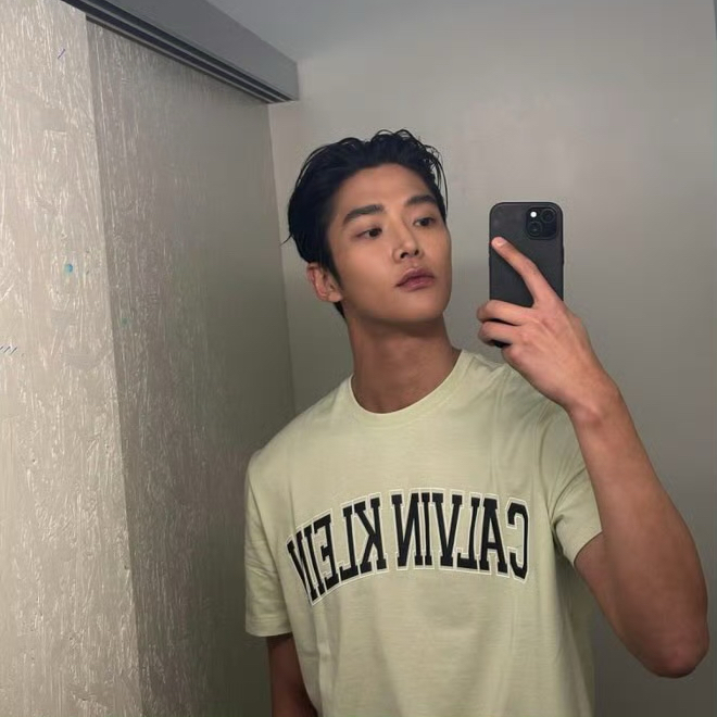 A moment captured by a fan of Rowoon