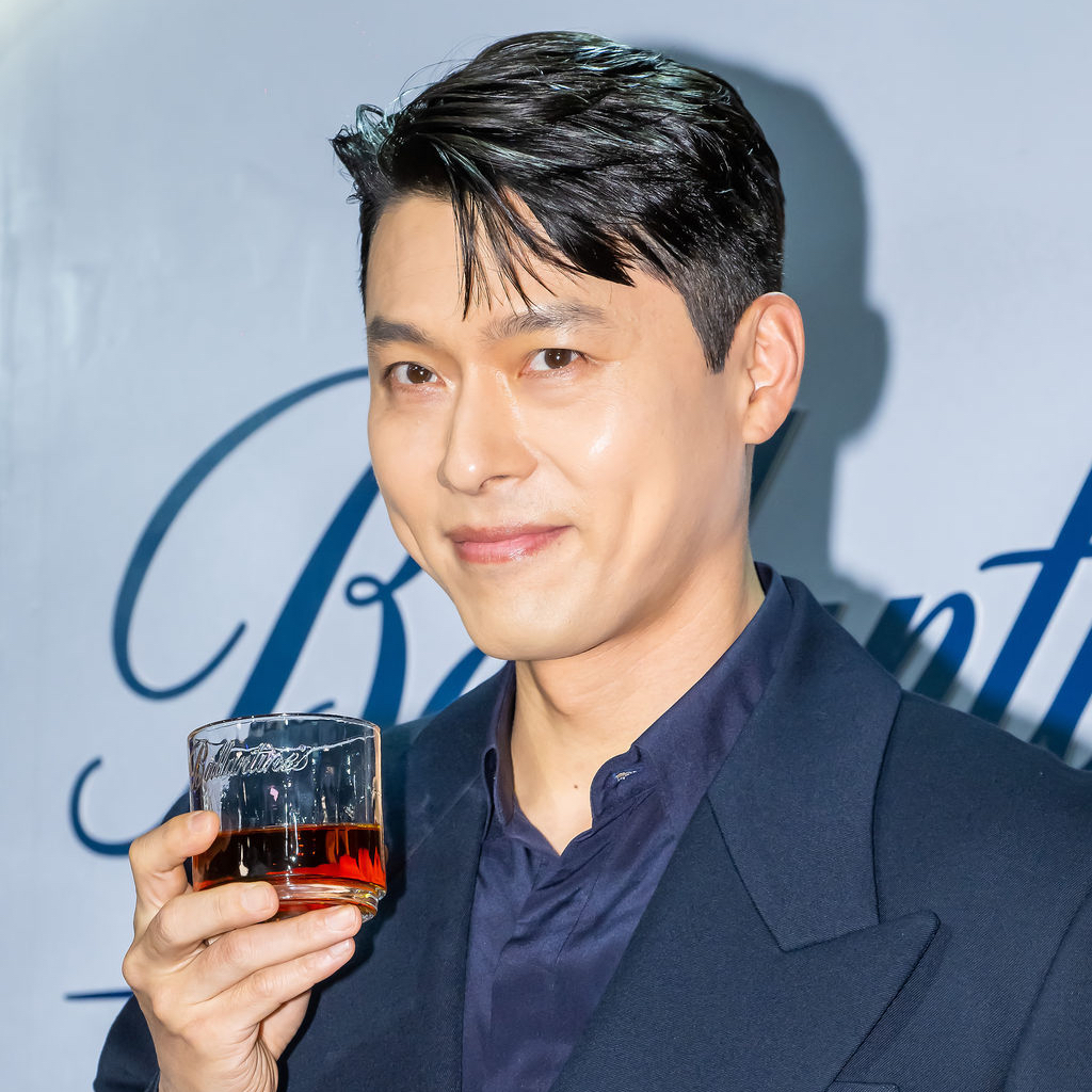 Cuplikan di balik layar dari Hyun Bin