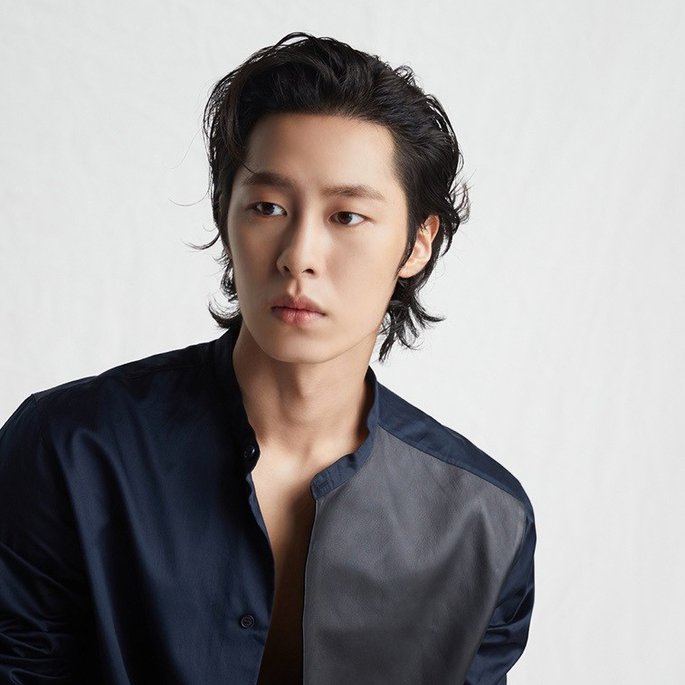 A moment captured by a fan of Lee Jaewook