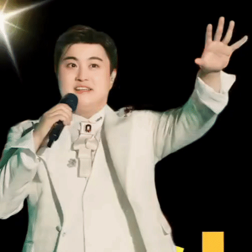 粉丝拍下的金浩中瞬间