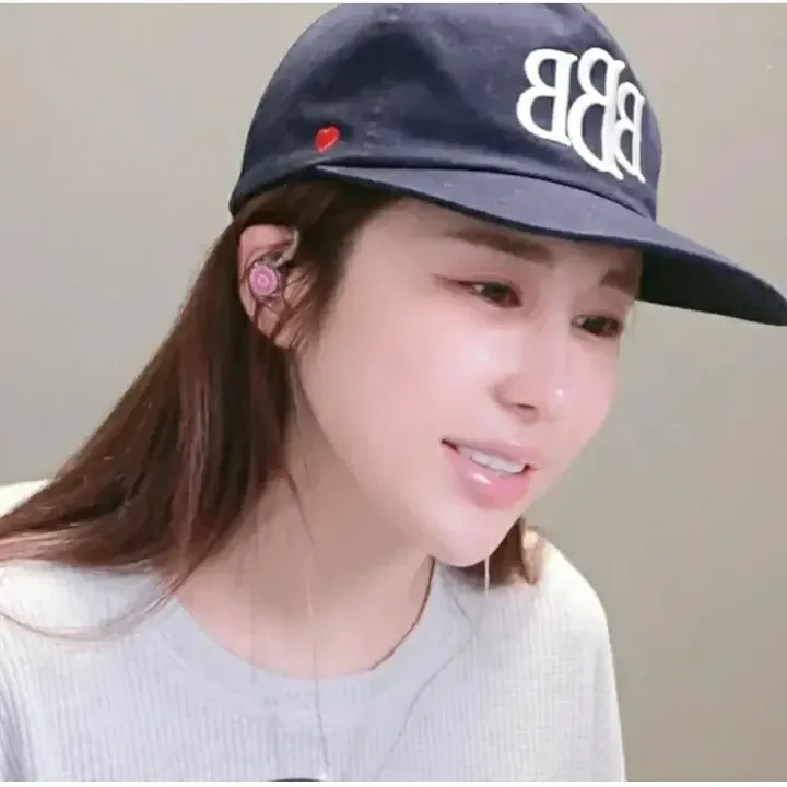 Cuplikan di balik layar dari Kim Soyou