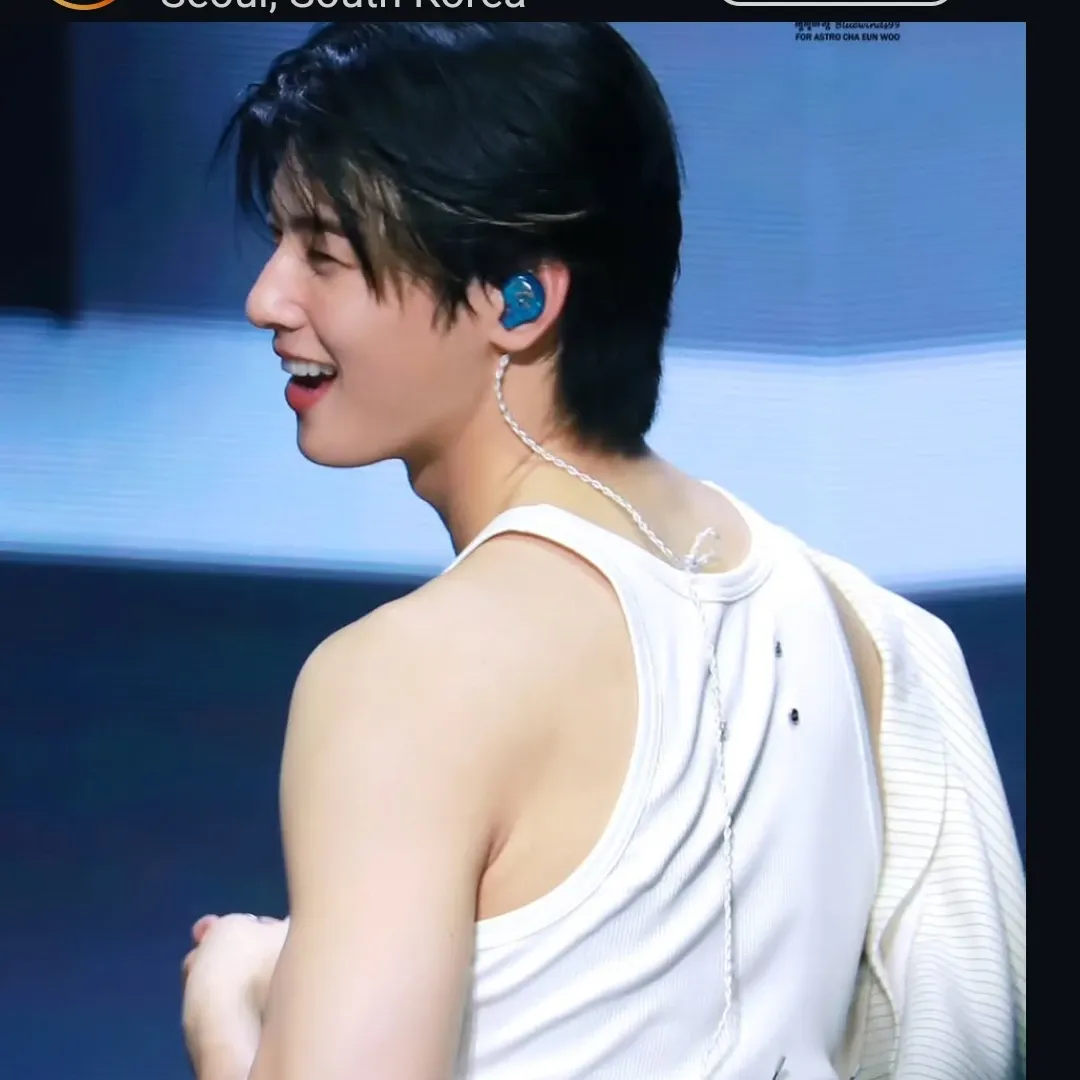 A moment captured by a fan of Cha Eunwoo