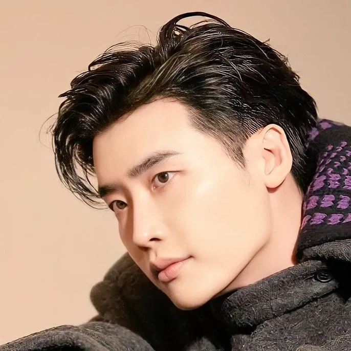 Recent activity shot of Lee Jongsuk