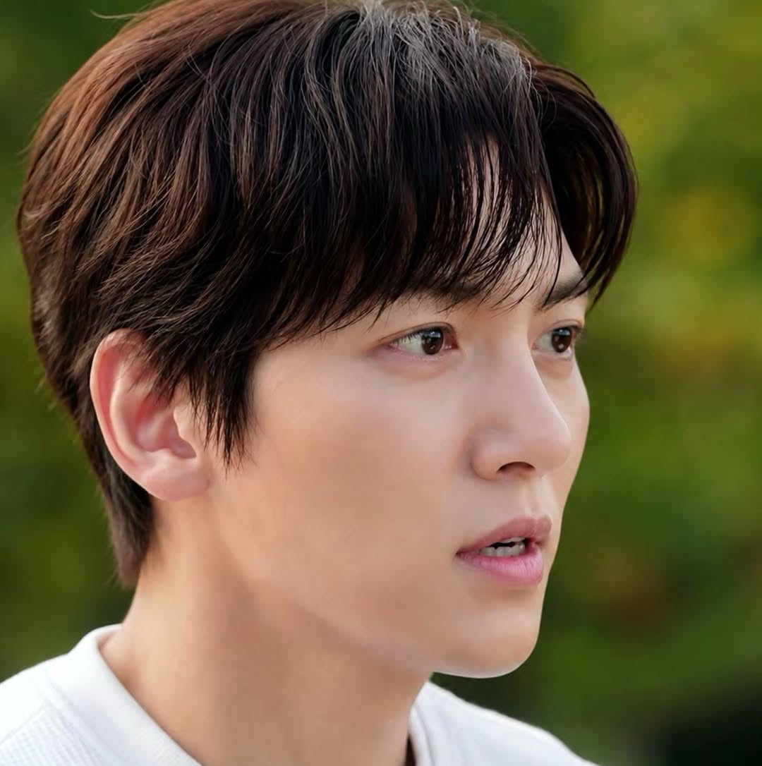 Behind-the-scenes cut of Ji Changwook