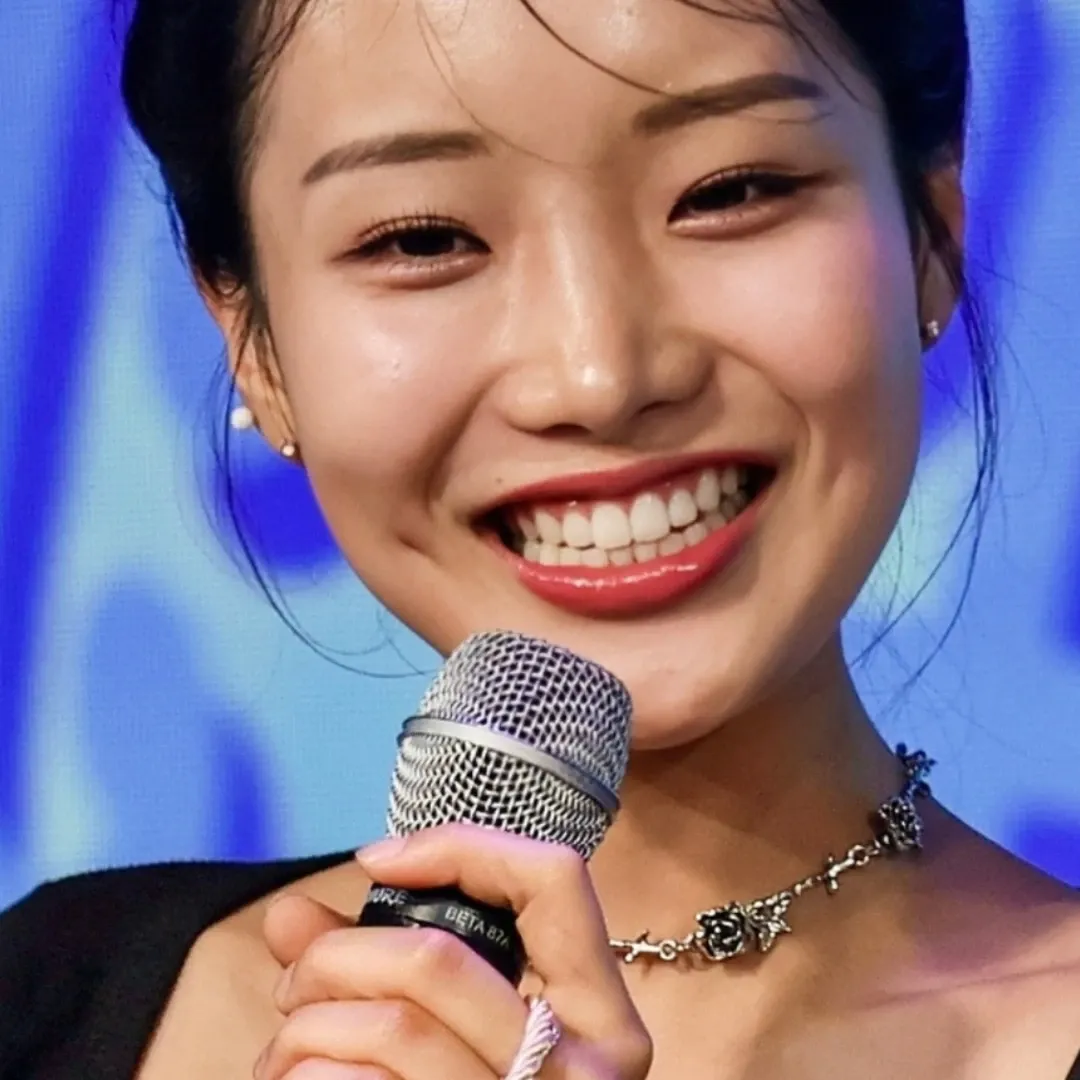 A moment captured by a fan of Kim Soyeon (2004)