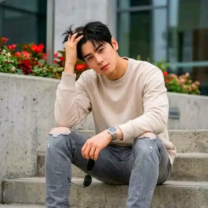 Recent activity shot of Cha Eunwoo