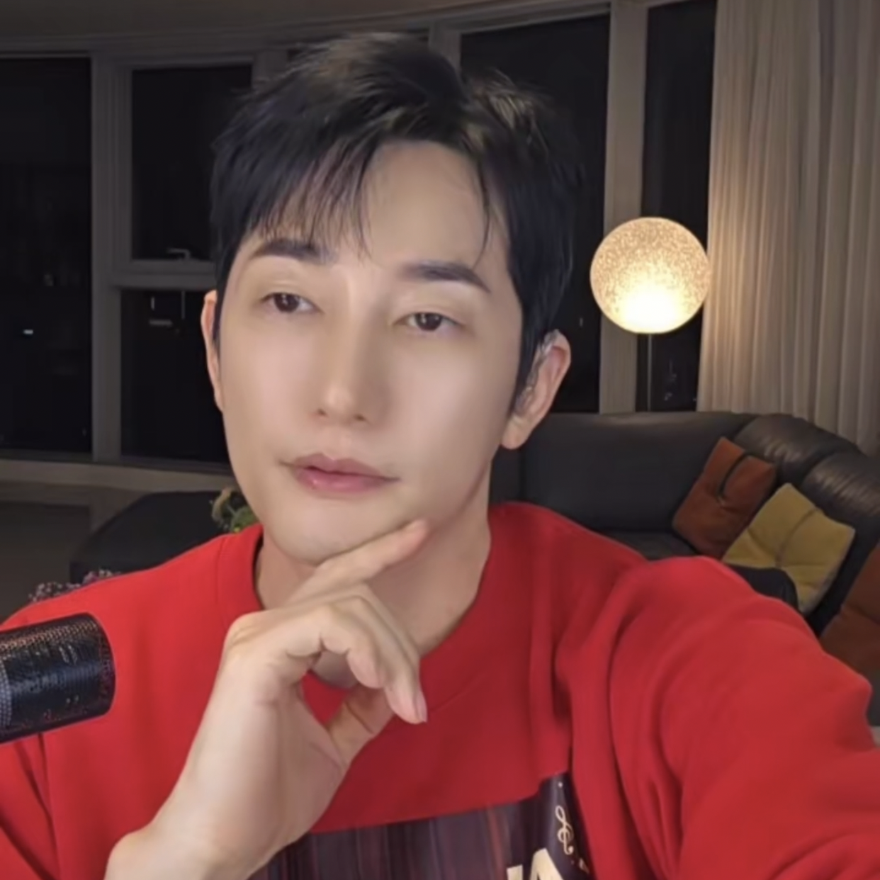 Behind-the-scenes cut of Park Sihoo