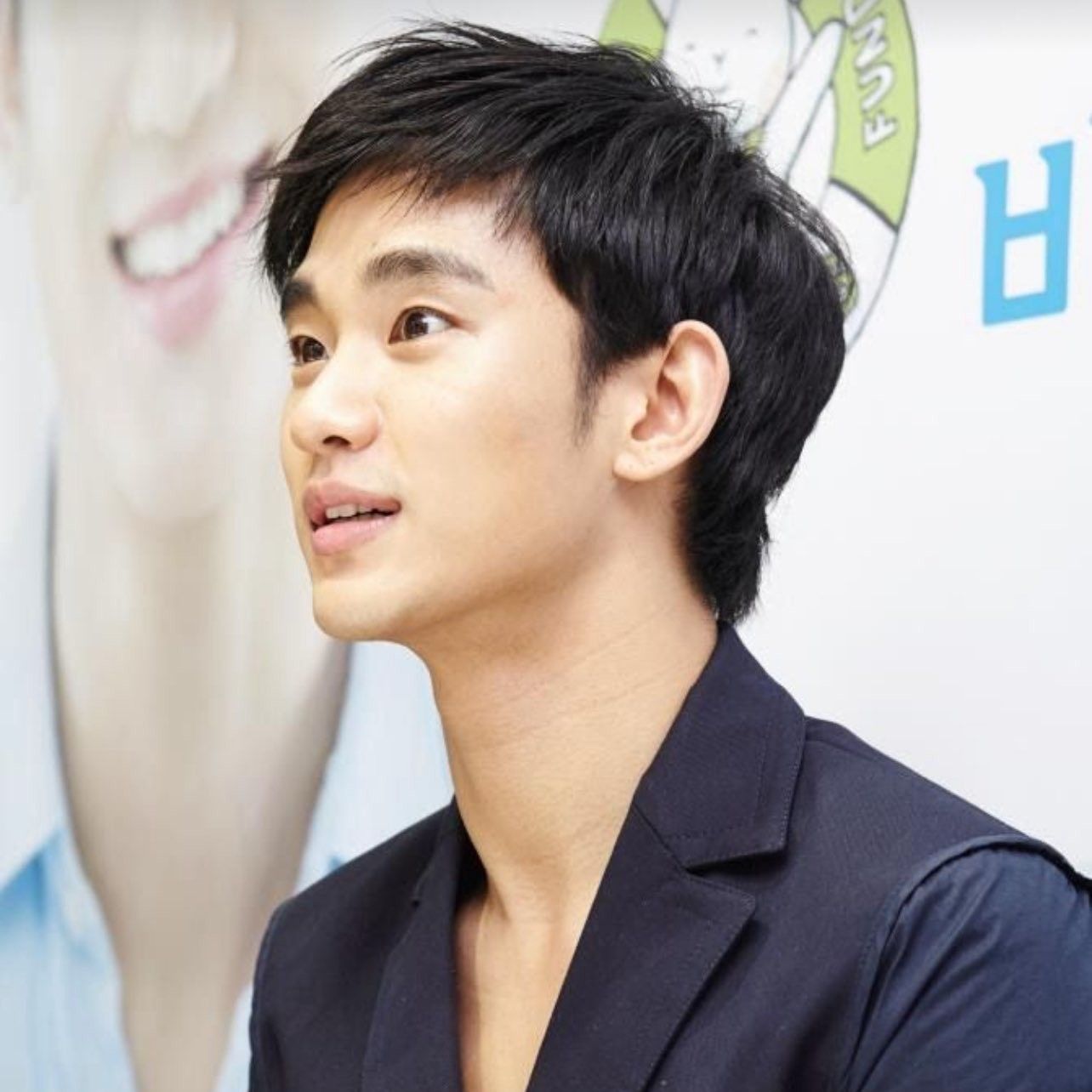 粉絲拍下的金秀賢瞬間