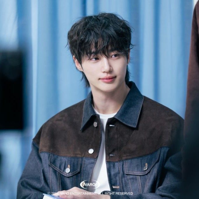 Behind-the-scenes cut of Byeon Wooseok