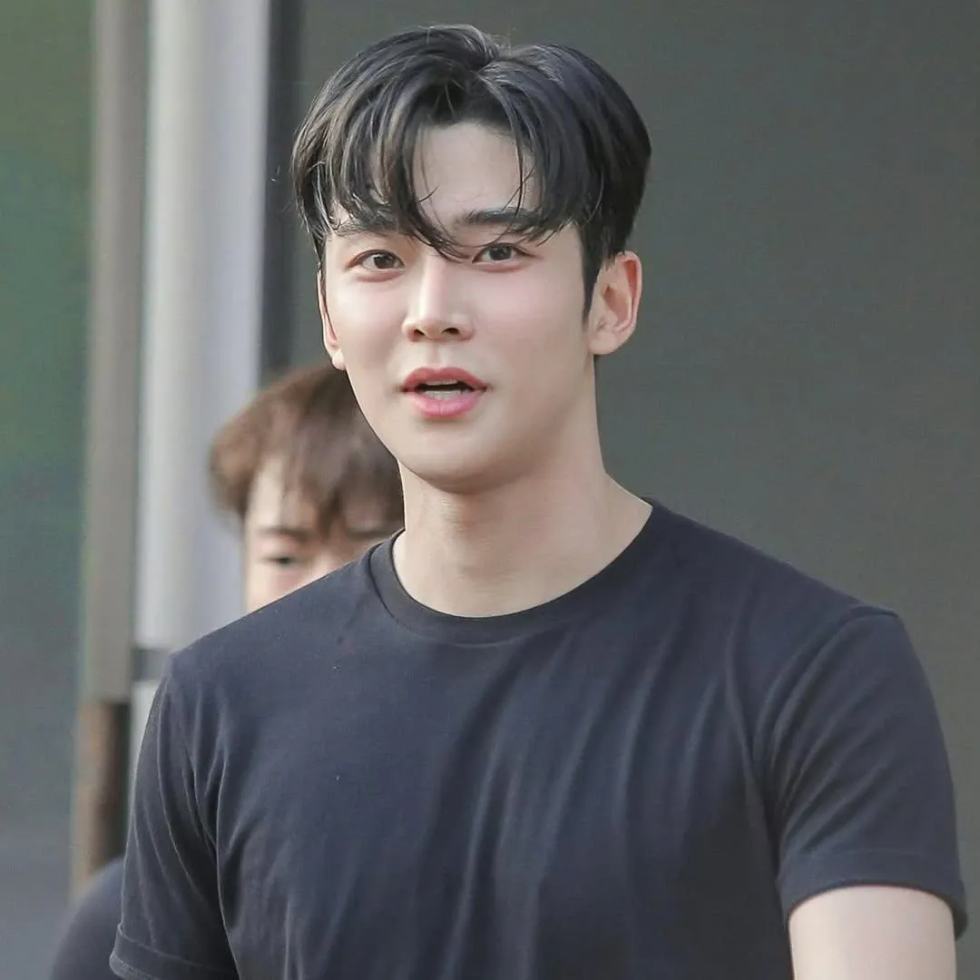 Foto kegiatan terbaru dari Rowoon