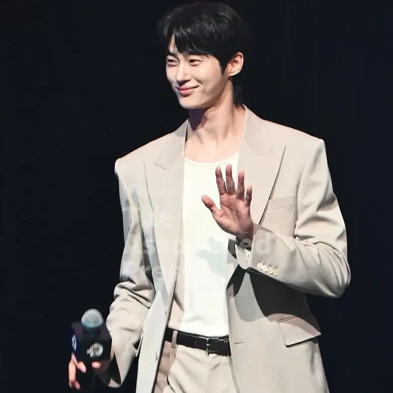 Latest photo of Byeon Wooseok