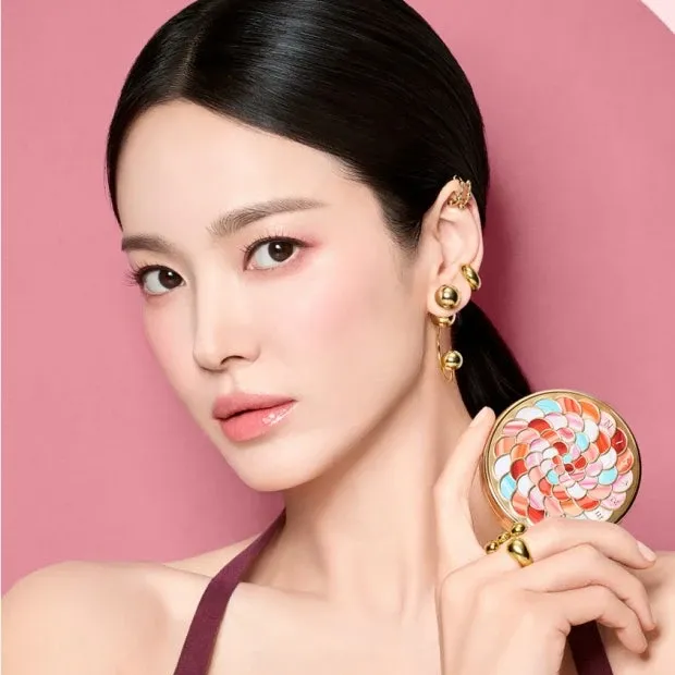 Recent activity shot of Song Hyekyo