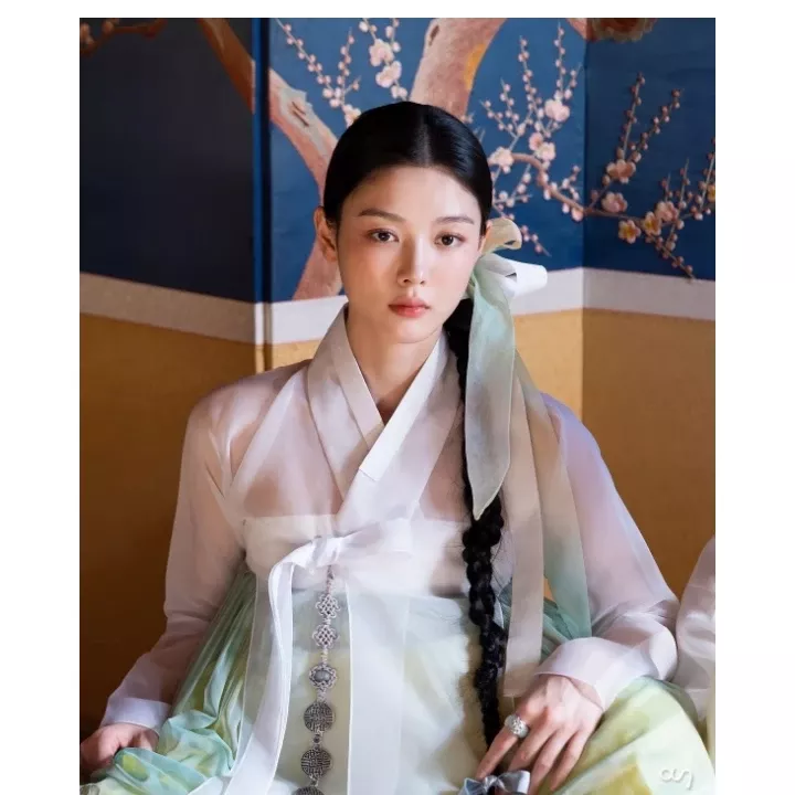 Behind-the-scenes cut of Kim Youjung