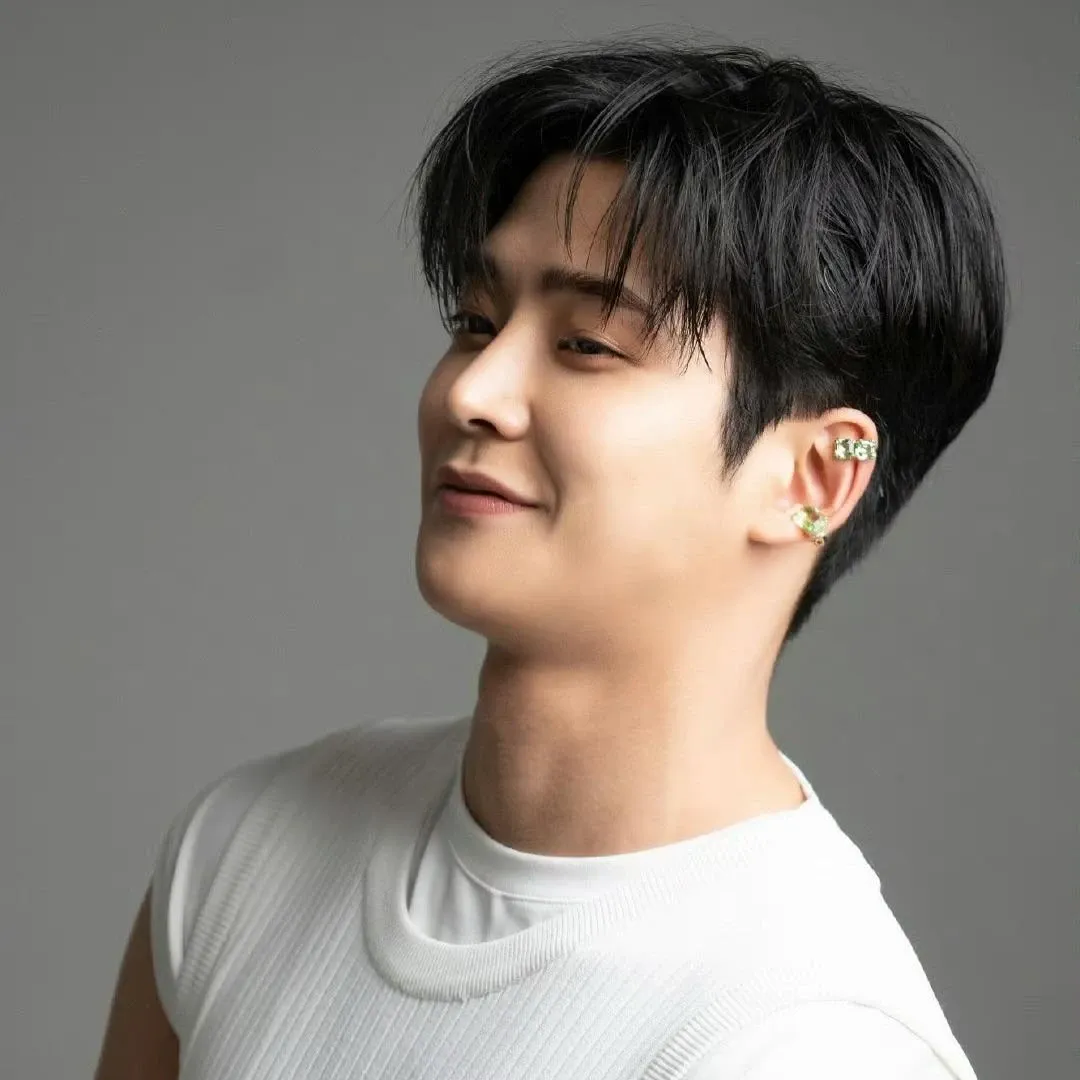 A moment captured by a fan of Rowoon