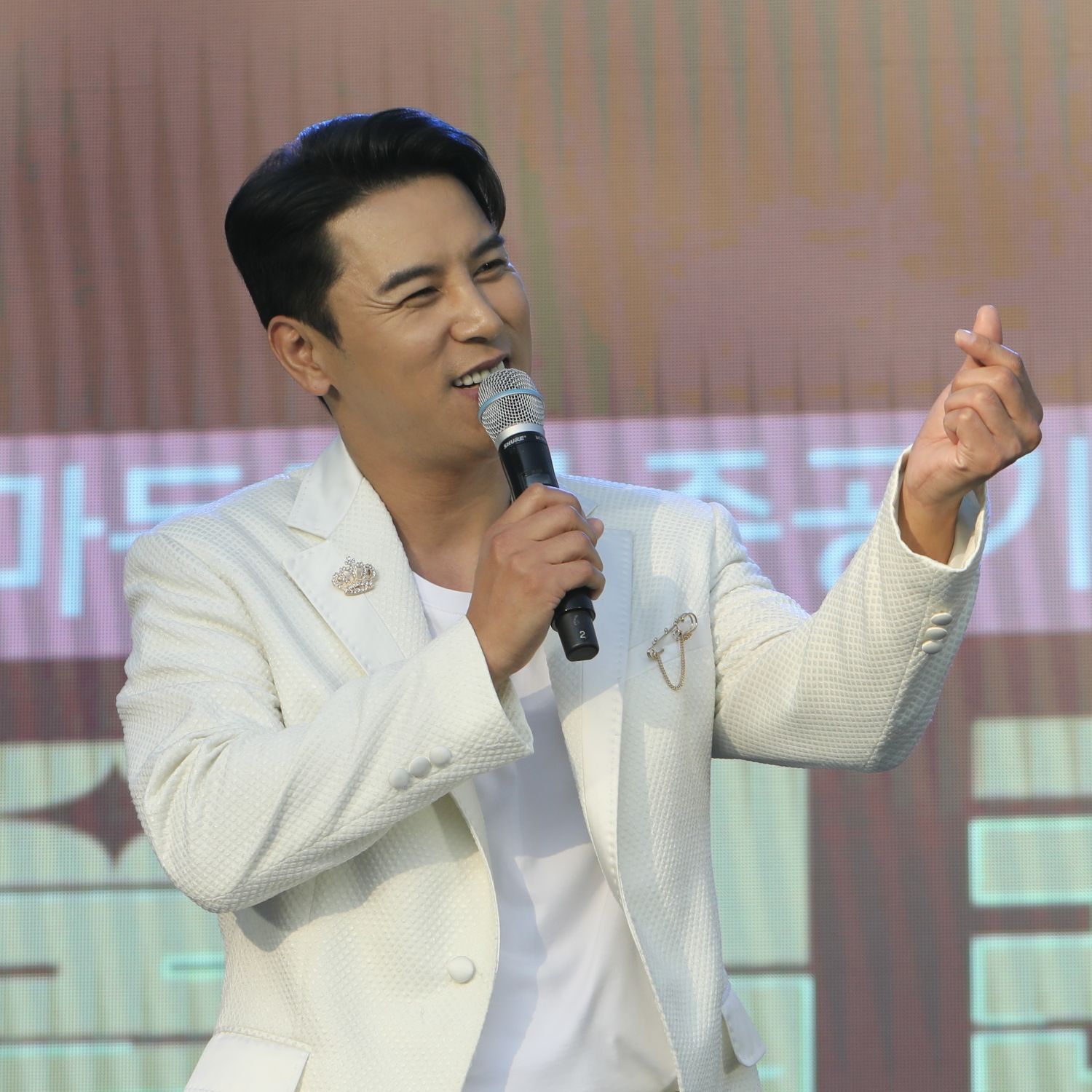 Recent activity shot of Jang Minho