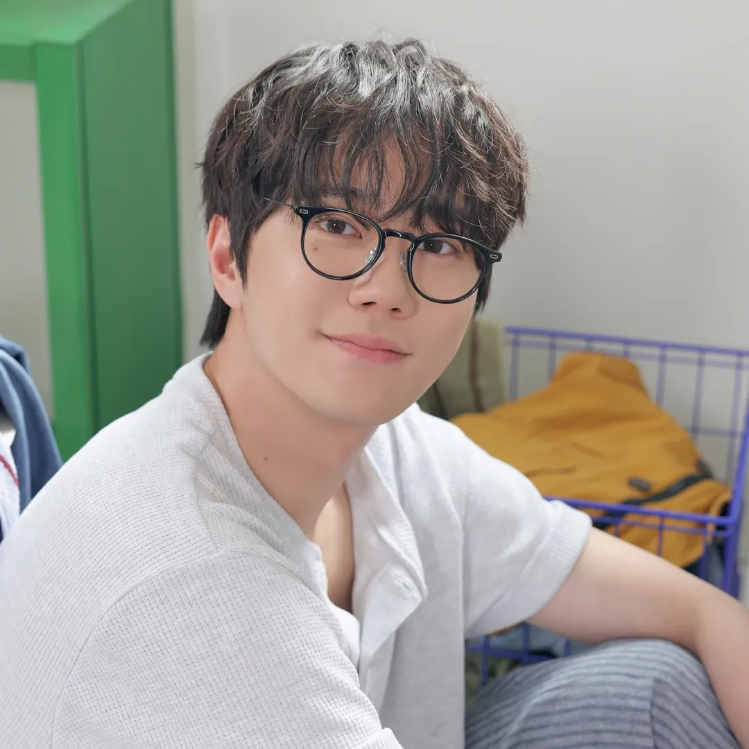 Recent activity shot of Lee Junyoung