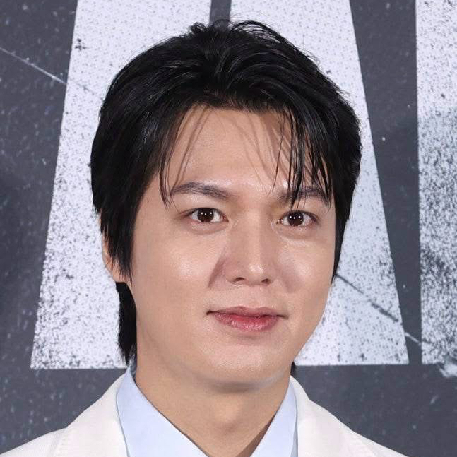 粉絲拍下的李敏鎬瞬間