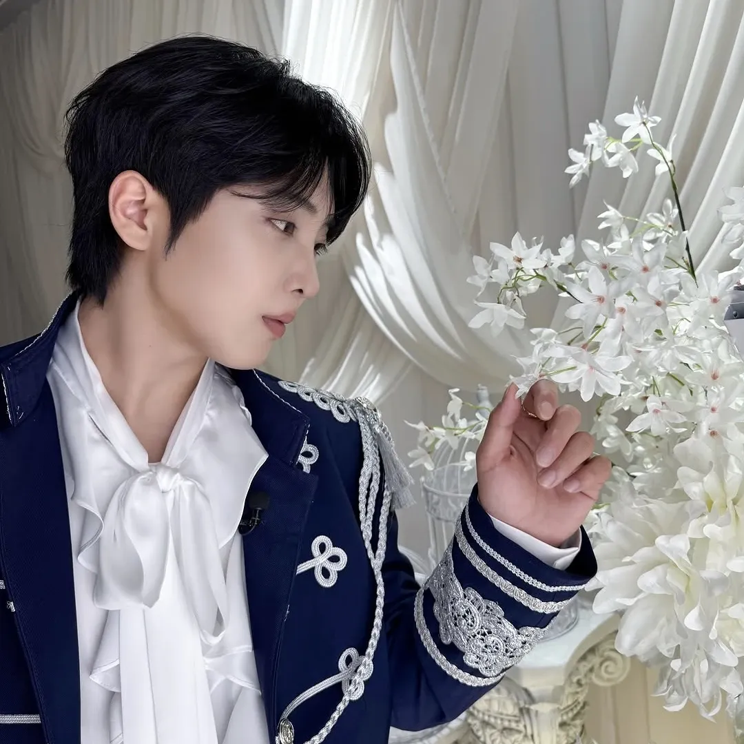 Behind-the-scenes cut of Hwang Yunsung