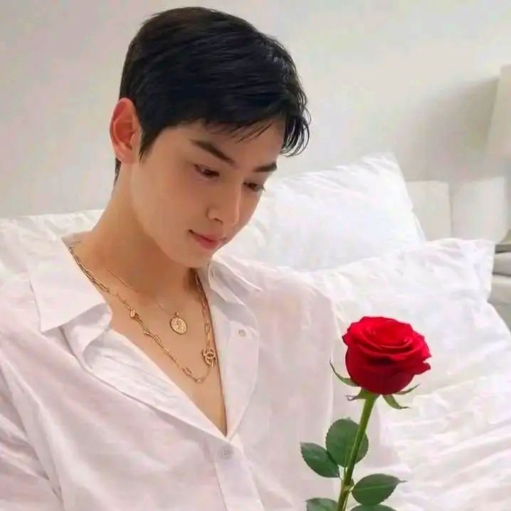 Recent activity shot of Cha Eunwoo