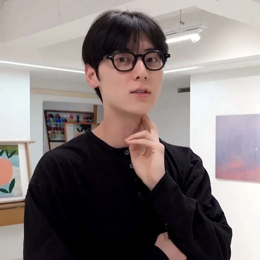 A moment captured by a fan of Hwang Minhyun
