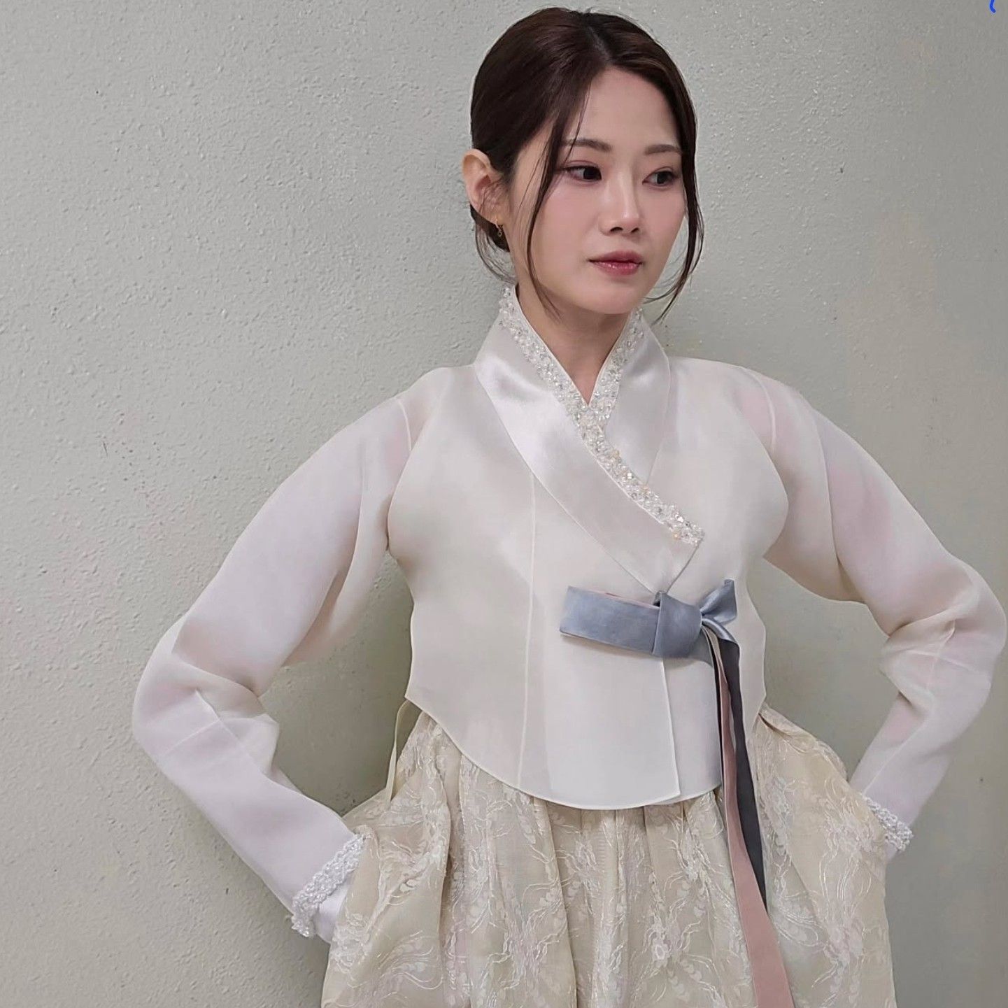 Behind-the-scenes cut of Bae Ahyeon