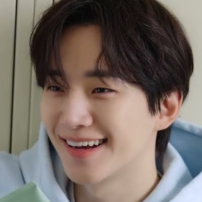 イ・ジュノの最近の活動ショット