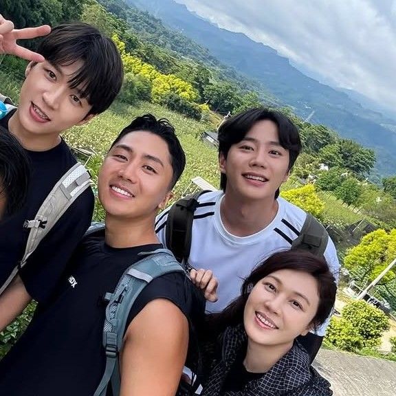 Behind-the-scenes cut of Lee Junyoung