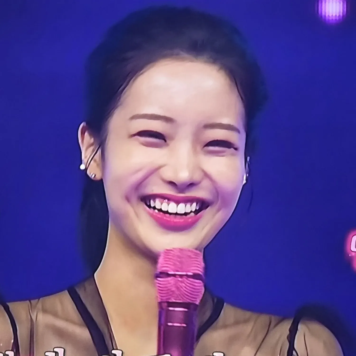 A moment captured by a fan of Kim Soyeon (2004)