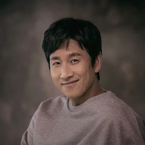 Recent activity shot of Lee Sunkyun