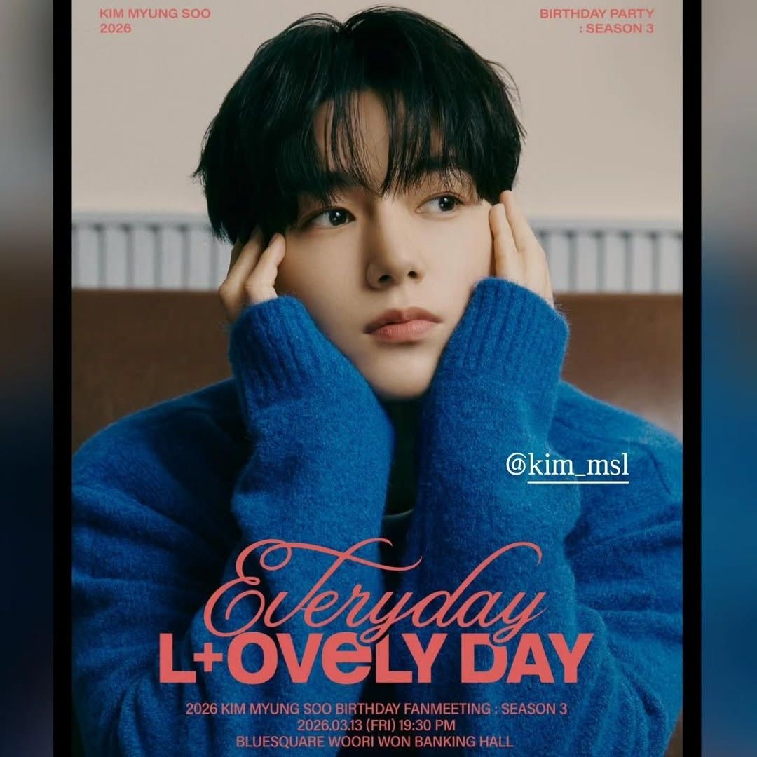 A moment captured by a fan of Kim Myungsoo (L)