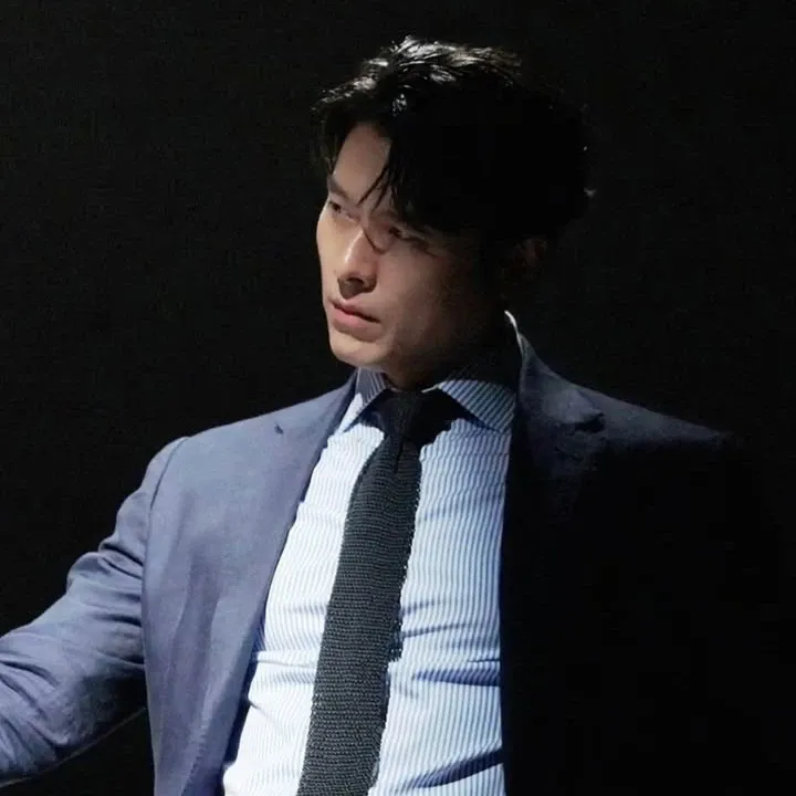 Momen yang diabadikan oleh penggemar Hyun Bin