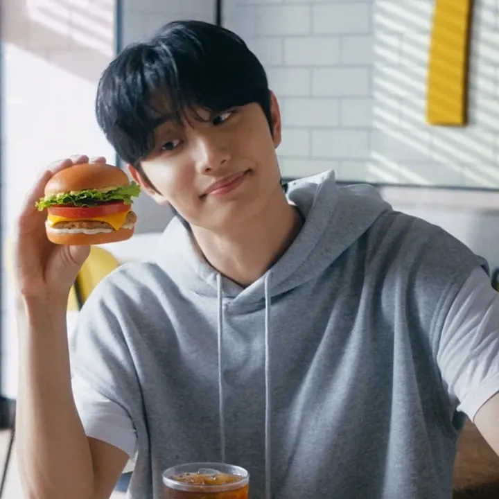 Foto kegiatan terbaru dari Kim Jaewon
